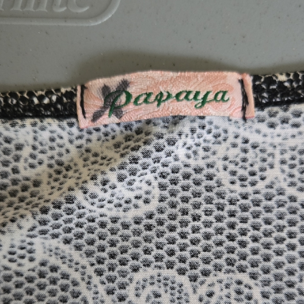 Black and White Paisley Tank Top - Picture 4 of 4